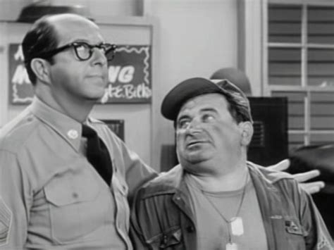  The Phil Silvers Show: Un Eroi Senza Gloria, Una Risata senza Fine!